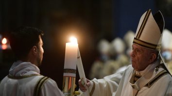Paștele la Vatican. Mesajul transmis de Papa Francisc după ce a împărțit lumina