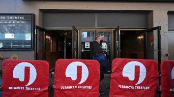 Pe Broadway a fost jucată prima piesă după mai bine de un an: „Este începutul revenirii teatrului acasă“