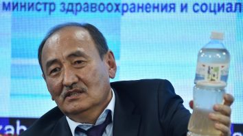 O plantă otrăvitoare, promovată de un ministru al Sănătății ca tratament împotriva COVID-19: „Nu există pericol pentru sănătate”