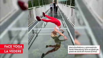Face yoga la vedere. Maria Konfektova, gimnastă din Sankt Petersburg, face acrobații pe podul de sticlă din Hunan, China