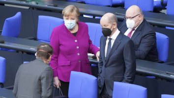 Ministrul Finanțelor din Germania afirmă că economia nu trebuie redeschisă în acest moment. Scholz vrea taxarea suplimentară a bogaților