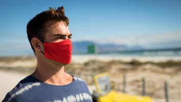 OFICIAL. Prefectul județului Constanța: „Masca este obligatorie și pe plajă, în minivacanța de 1 Mai”