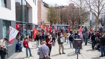 Sute de persoane au prostestat în Germania. Manifestanții au cerut reguli mai stricte pentru a combate pandemia de coronavirus