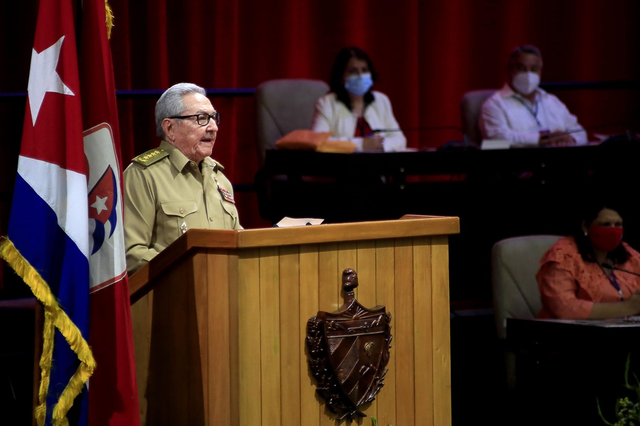 Raul Castro și-a anunțat retragerea din Partidul Comunist Cubanez. Cine ar putea să îi ia locul