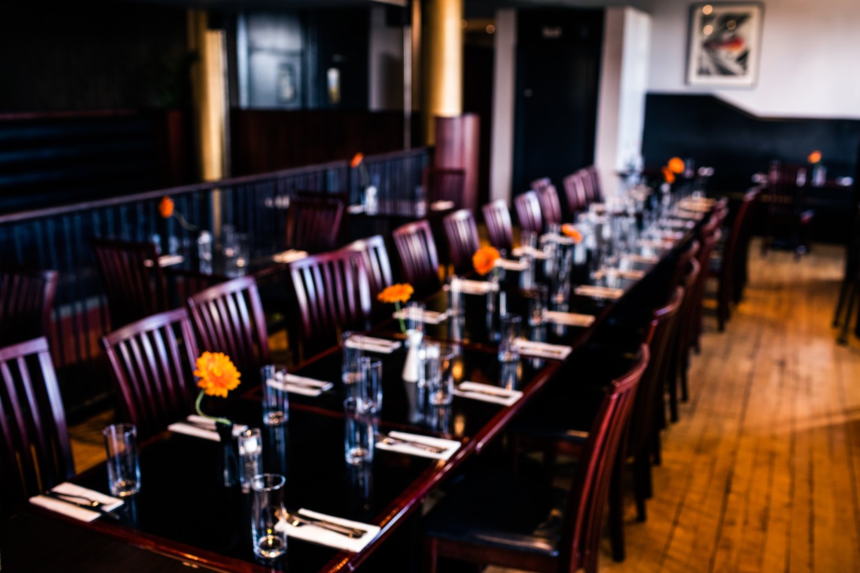 Un profesor din Iaşi a câştigat procesul împotriva unui restaurant, care nu l-a servit pentru că este homosexual