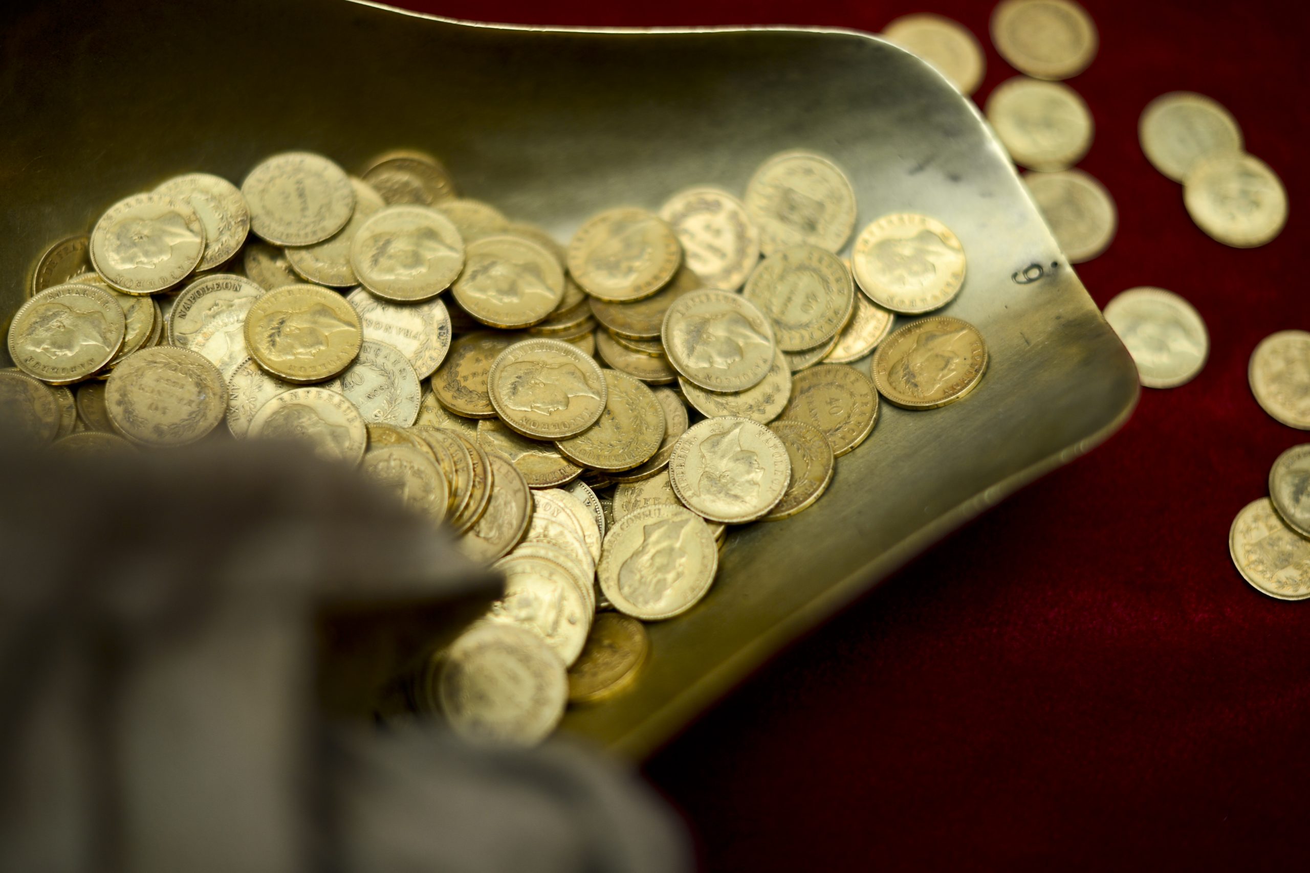 Deputații USR PLUS anunță că au oprit confiscarea rezervei internaționale de aur a României de către PSD