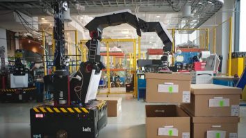 Robotul care înlocuiește omul. Poate muta până la 800 de cutii pe oră, iar bateria îl ține 8 ore, cât programul de lucru