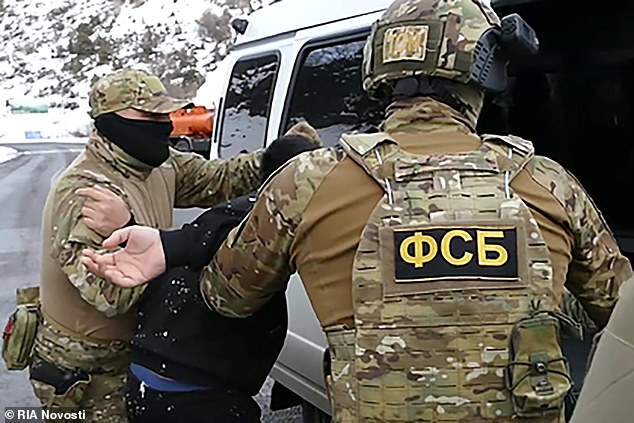 Ucraina și Rusia, în prag de război. Consulul ucrainean la Sankt Petersburg, reținut în mod brutal de ruși și acuzat de „spionaj”