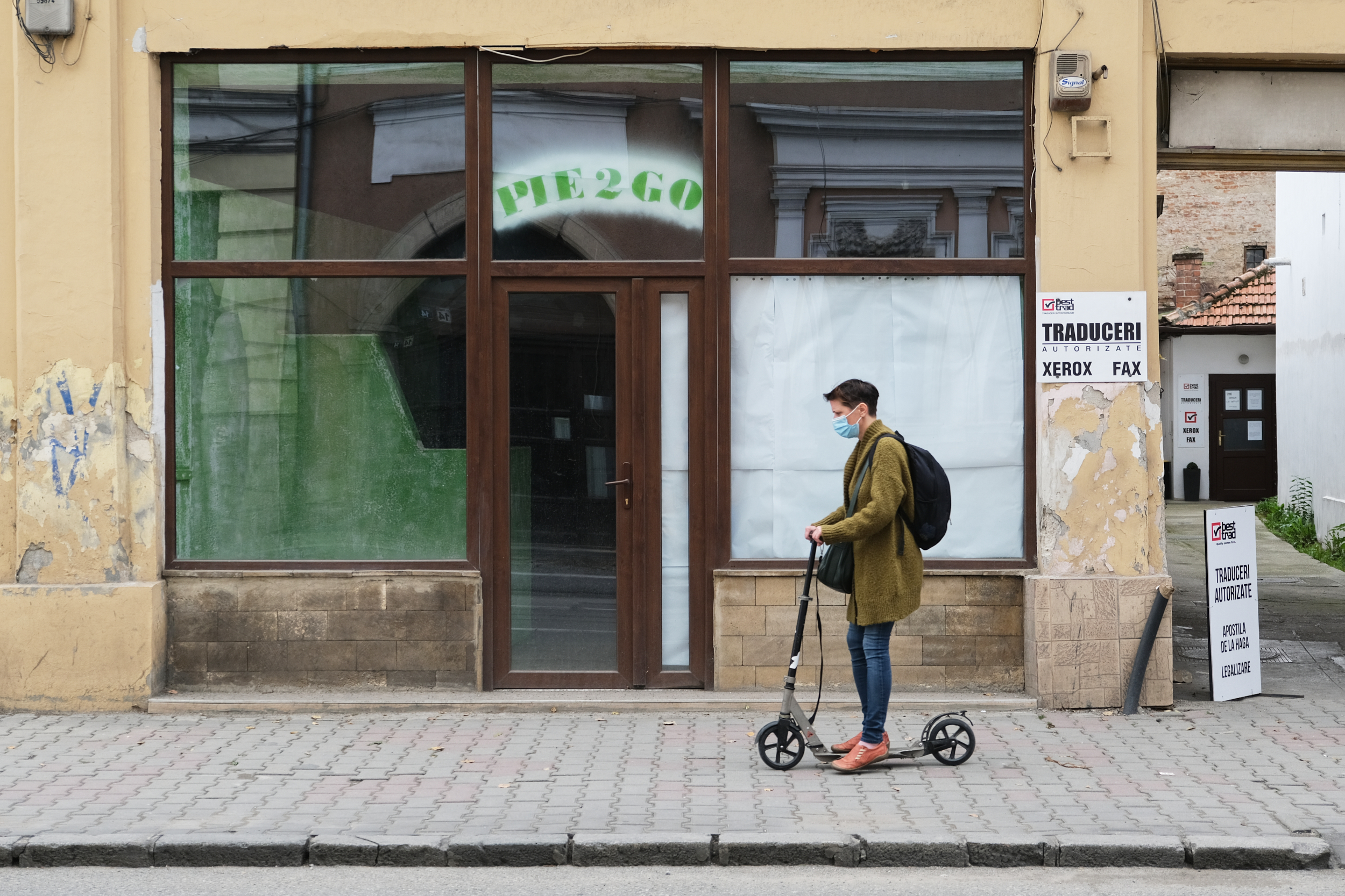 Doar doi din zece șomeri din România au intrat în câmpul muncii, mult sub media europeană