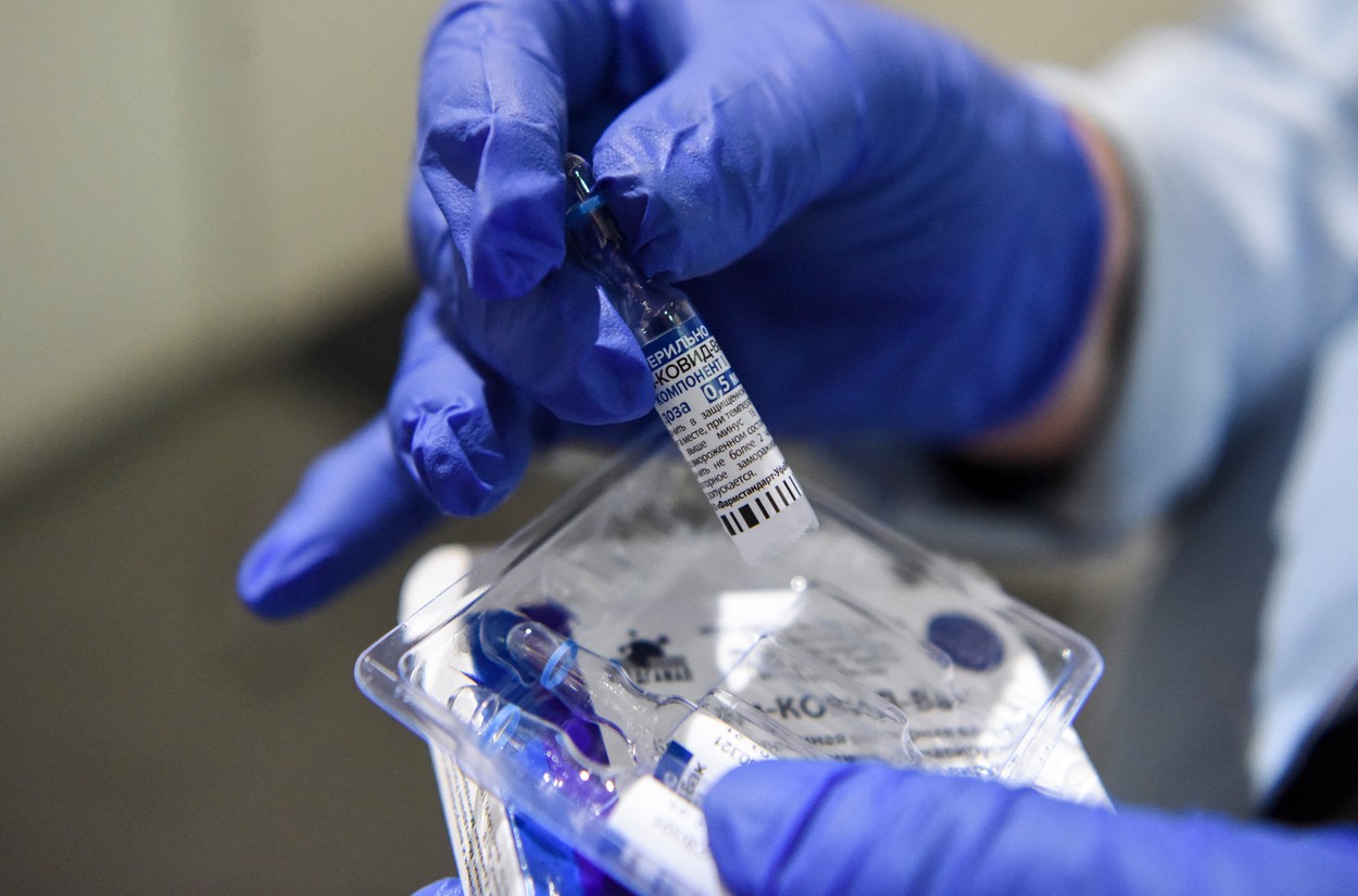 50 de germani au mers în Rusia pentru a se vaccina cu Sputnik V. Care este motivul