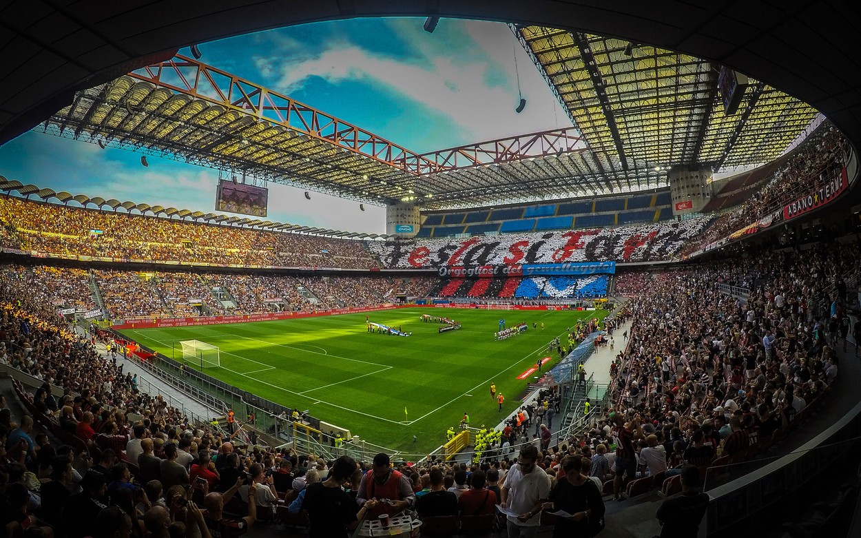 UEFA a anunţat că va permite accesul suporterilor pe stadioane