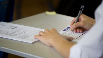 Reacția unui francez după ce a picat testul de limba franceză dedicat imigranților din Canada. „Chiar nu înțeleg cum cineva ar putea să-l treacă”