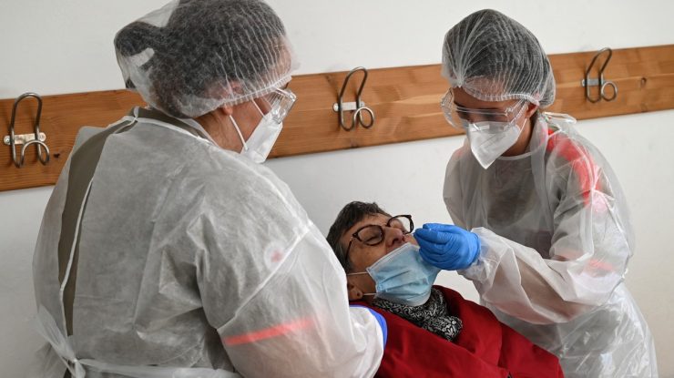 Analiză INSP: 0,2% dintre persoanele care au primit a doua doză de vaccin au fost testate pozitiv