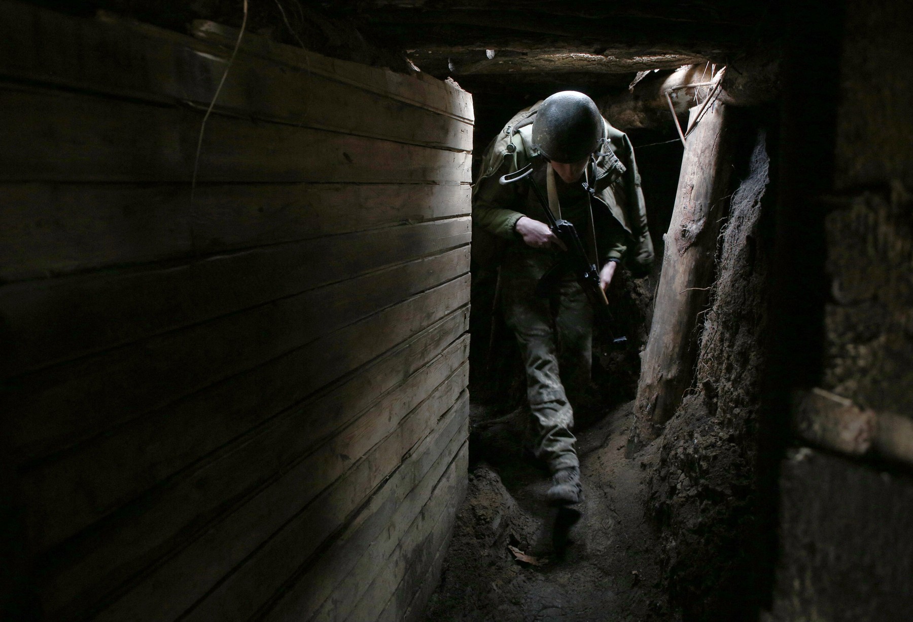 Tensiunile din estul Ucrainei se intensifică. Oficial rus: Rusia ar putea interveni pentru apărarea insurgenţilor proruşi