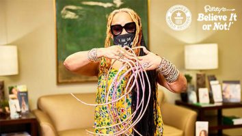 Femeia cu cele mai lungi unghii