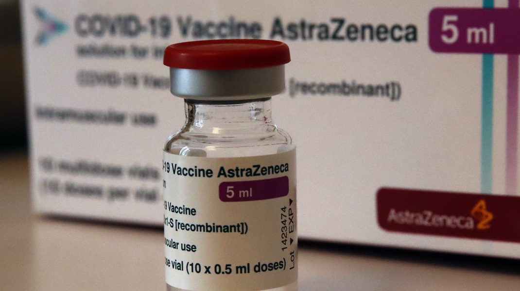 Agenția pentru Medicamente din Marea Britanie confirmă că a identificat până acum 30 de cazuri cheaguri de sânge după vaccinarea cu AstraZeneca