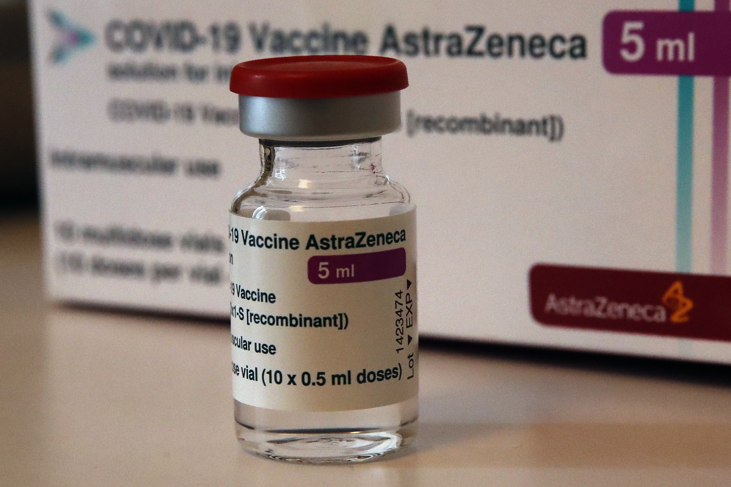 Agenția pentru Medicamente din Marea Britanie confirmă că a identificat până acum 30 de cazuri de cheaguri de sânge după vaccinarea cu AstraZeneca