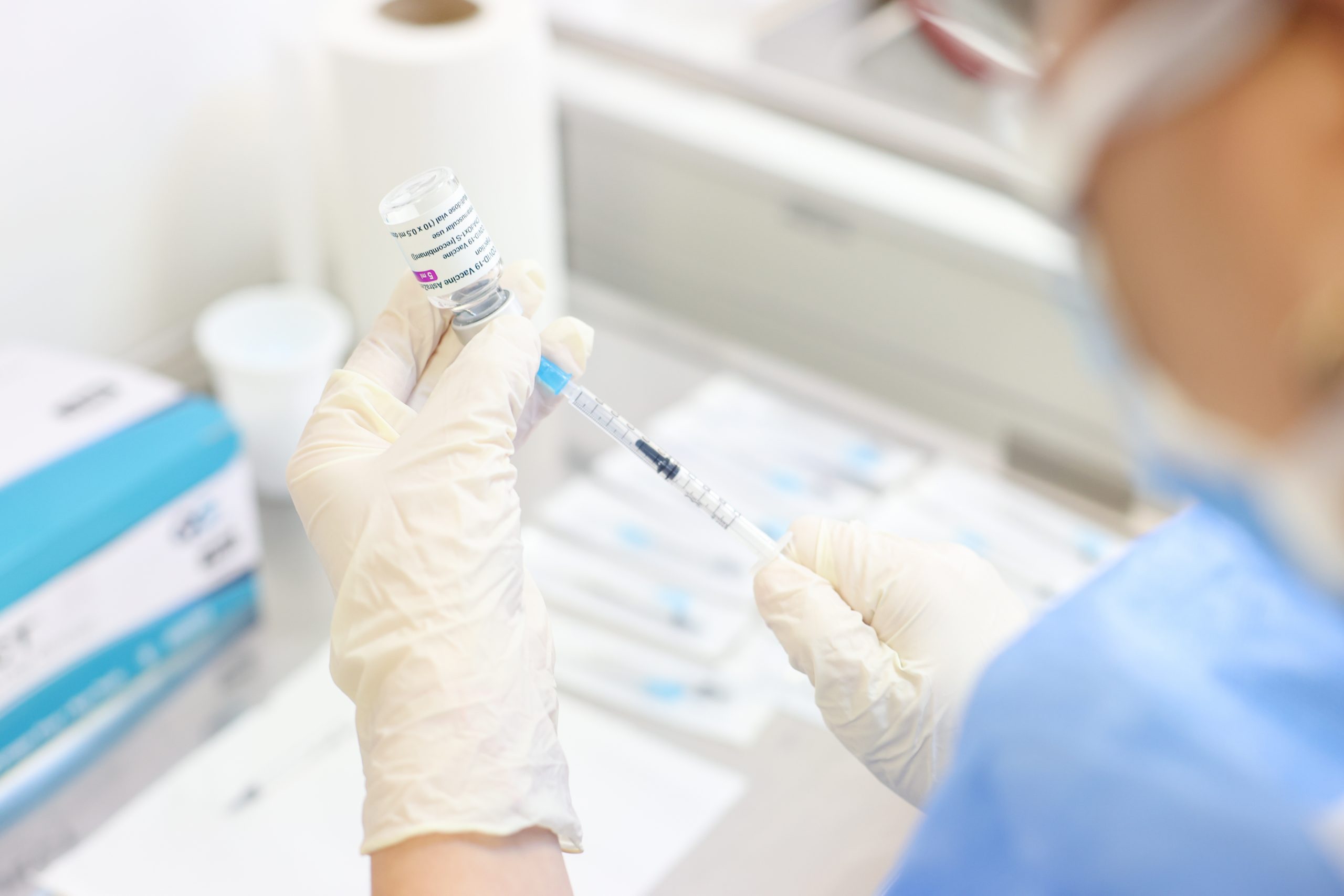 UE vrea să vaccineze 50% din populație până în iunie, în ciuda problemelor cu serul AstraZeneca