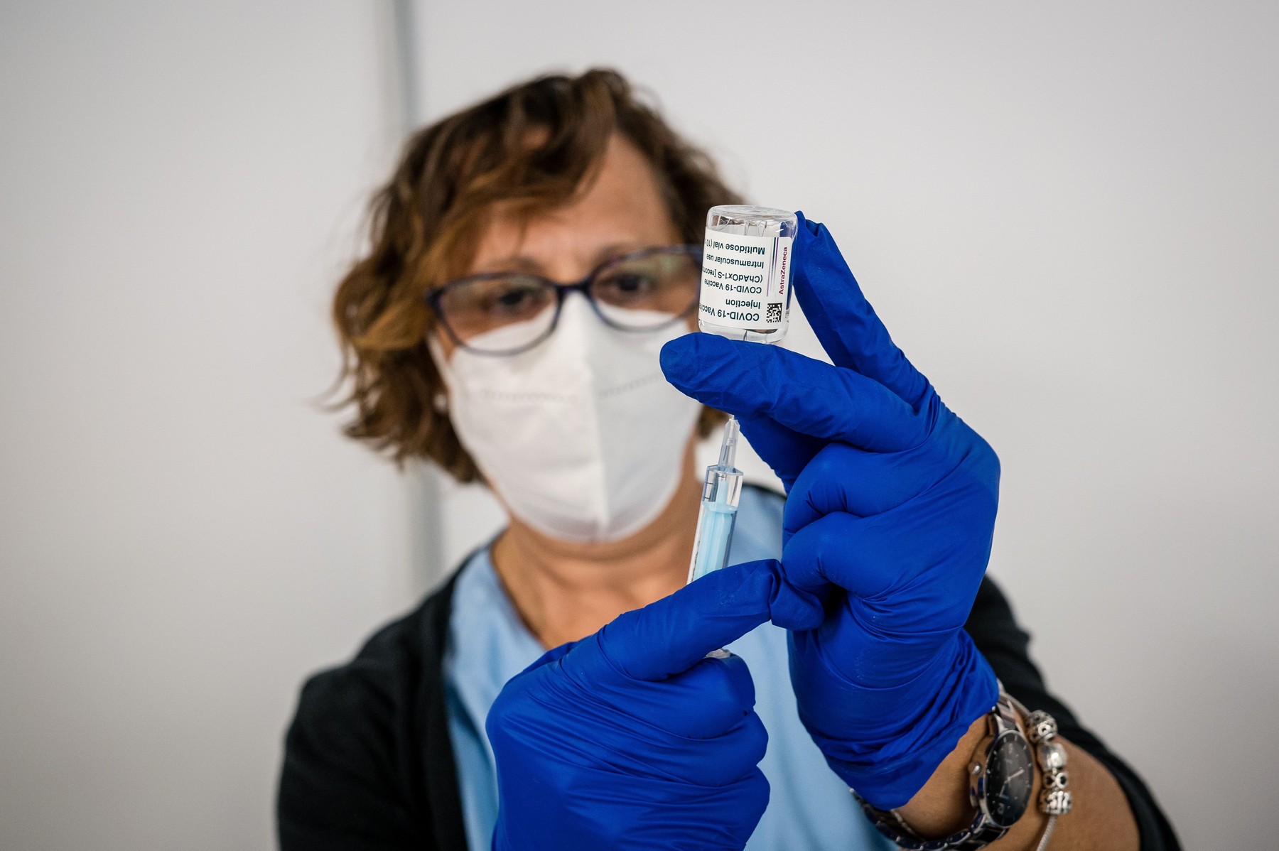 Spania apelează la cadrele sanitare pensionate ca să accelereze vaccinarea