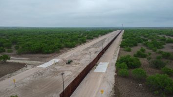 Joe Biden s-a răzgândit. Vrea să reia lucrările la zidul lui Donald Trump