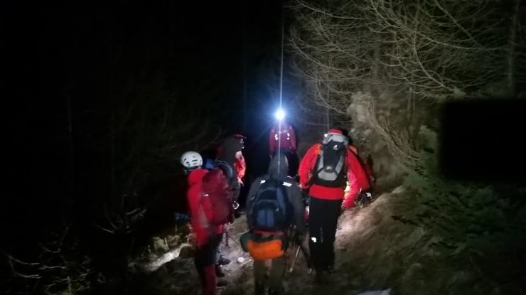 FOTO. Un turist din Marea Britanie, dispărut de trei zile, a fost găsit spânzurat într-o pădure din Bușteni