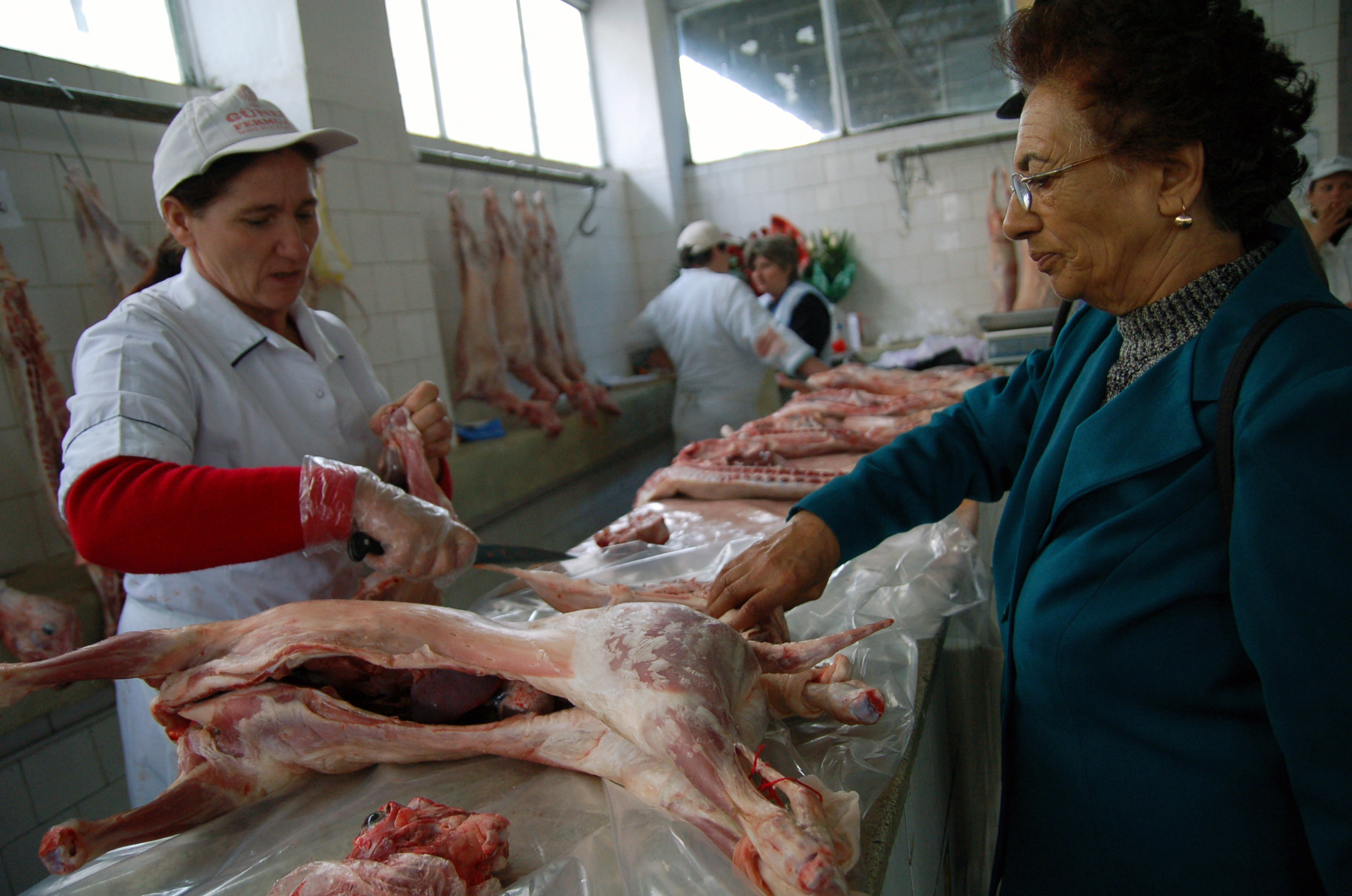 România importă carne în valoare de peste 900 de milioane de euro