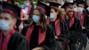 STUDIU. Studenții se pregătesc pentru joburi inexistente. 60% dintre locurile de muncă nu au fost încă create pentru tineri