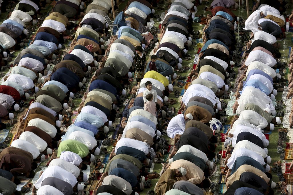 Islamul celebrează finalul Ramadanului. Lumea musulmană s-a adunat la Marea Moschee "Ayasofya"