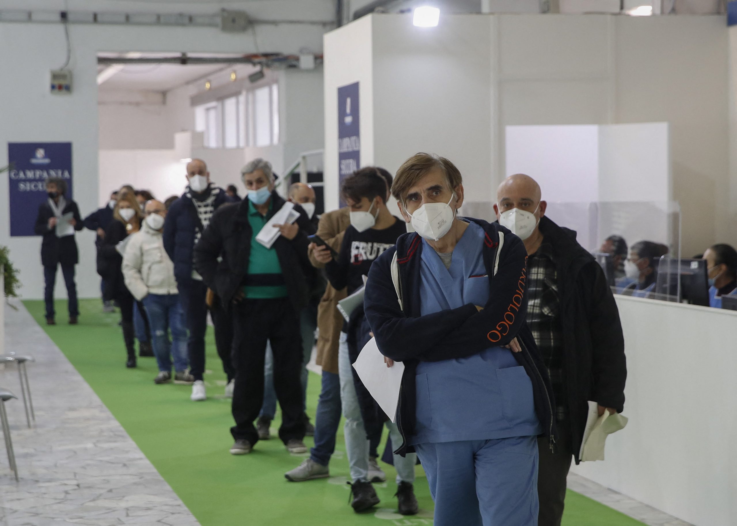 Italia vrea să elimine carantina pentru cetăţenii UE vaccinaţi sau testaţi