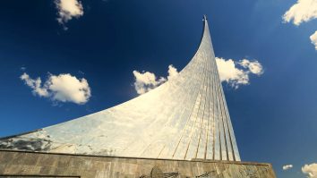 Monumentul-cuceritorilor-spațiului-Moscova