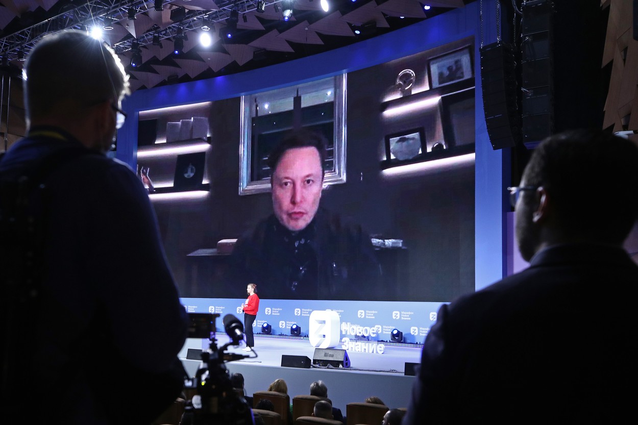 Elon Musk, față în față cu elevii ruși: „Suntem aproape de a stabili o prezență Tesla în Rusia, cred că ar fi minunat”