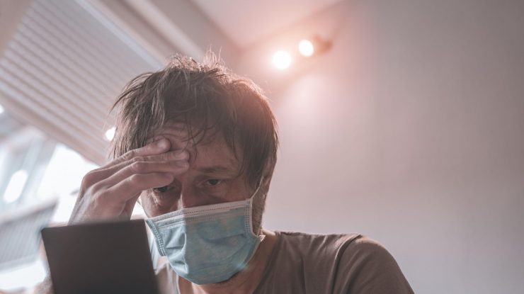 Simptomele care indică o infecție cu COVID-19 după vaccinare