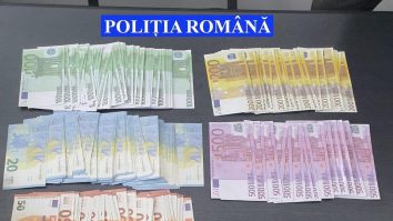 Un bărbat de 20 de ani, reţinut de poliţie după ce a cumpărat telefoane cu bani falşi