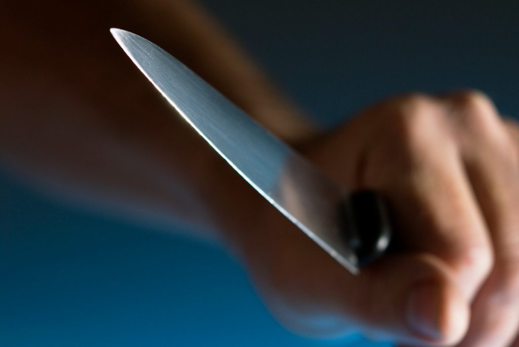 Un bărbat din Bucureşti, prins cu un cuţit la vedere când se plimba cu autobuzul