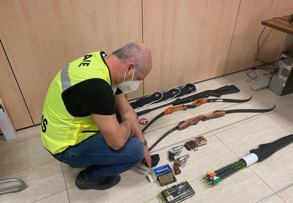 Un bărbat din Florida a călătorit în Italia cu arme și droguri pentru „o operație”