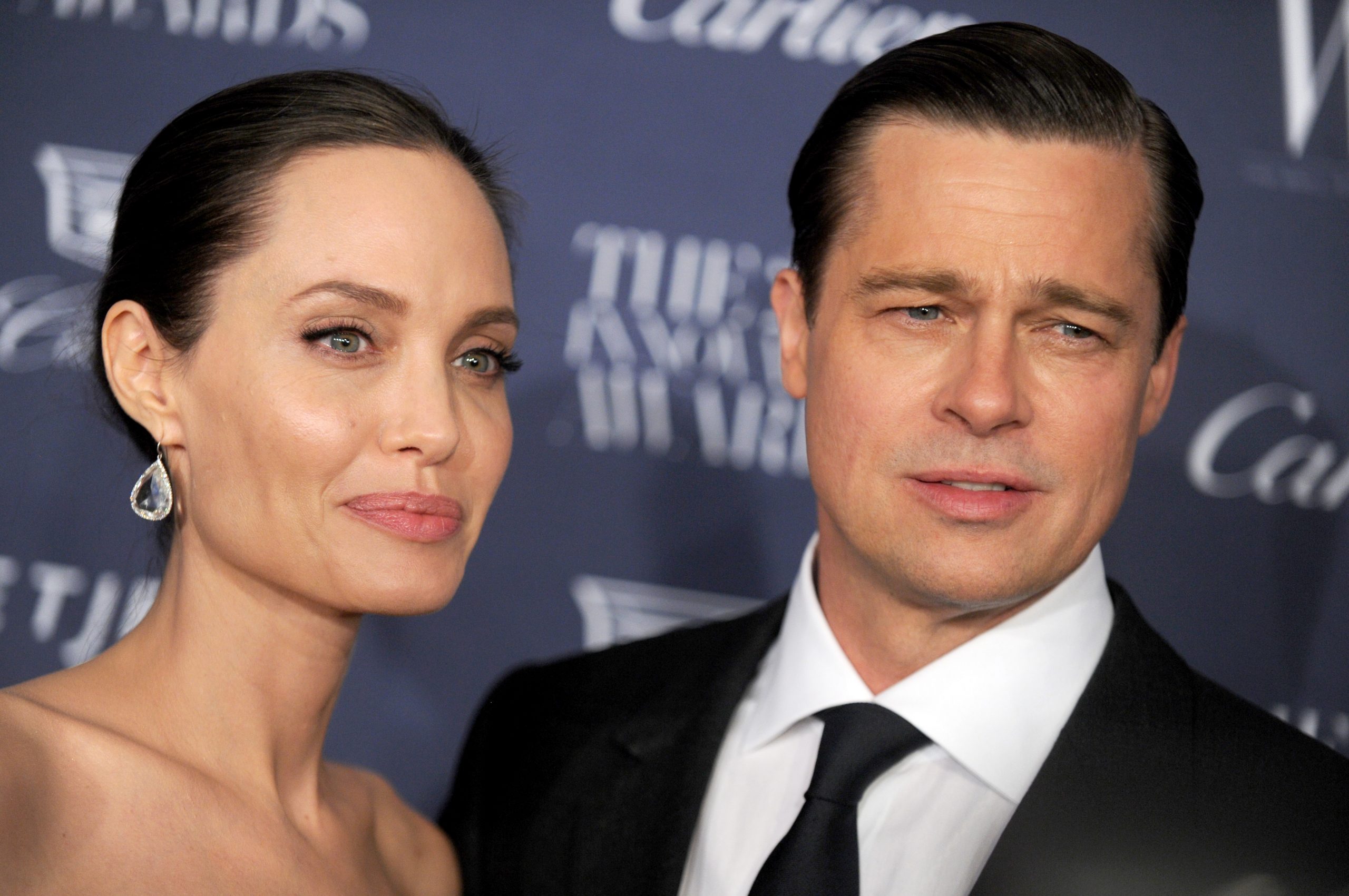 Angelina Jolie îl imploră pe Brad Pitt să pună capăt războiului