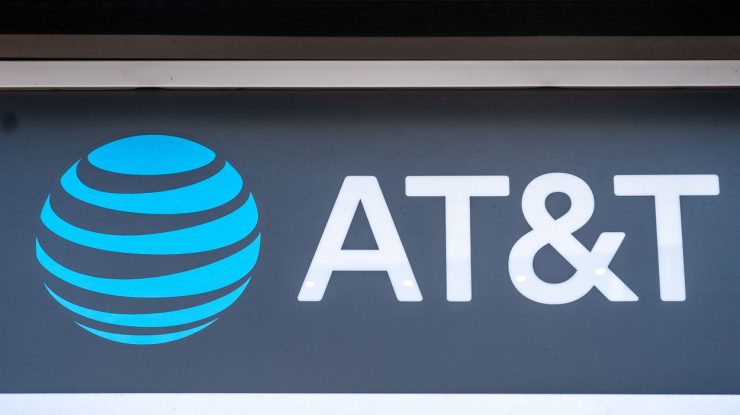 AT&T, gigantul care deţine CNN, HBO şi Warner Bros, fuzionează cu Discovery