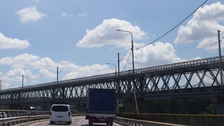 Mașini pe autostrada soarelui