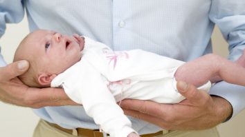 „Bărbatul n-are uter și nu face ovule, de aceea nu poate rămâne gravid“. Afirmația pentru care Twitter a blocat un cont