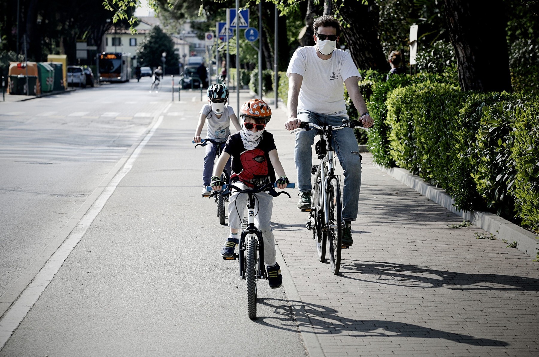 Europenii vor orașe mai curate. Bucureștiul are de 40 de ori mai puține piste pentru biciclete decât Parisul