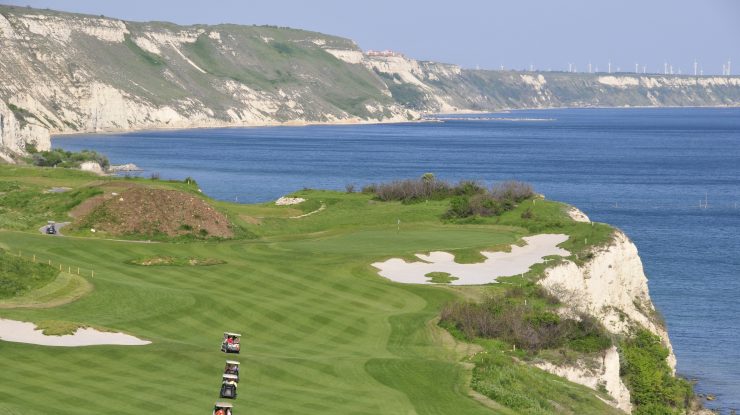 Resortul Thracian Cliffs în Bulgaria.