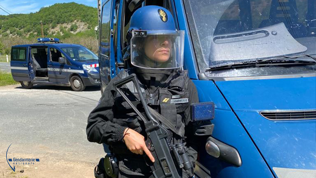 Mobilizare fără precedent în Franța: un fost militar înarmat este căutat după ce a tras cu arma în polițiști. Foto: Gendarmerie nationale