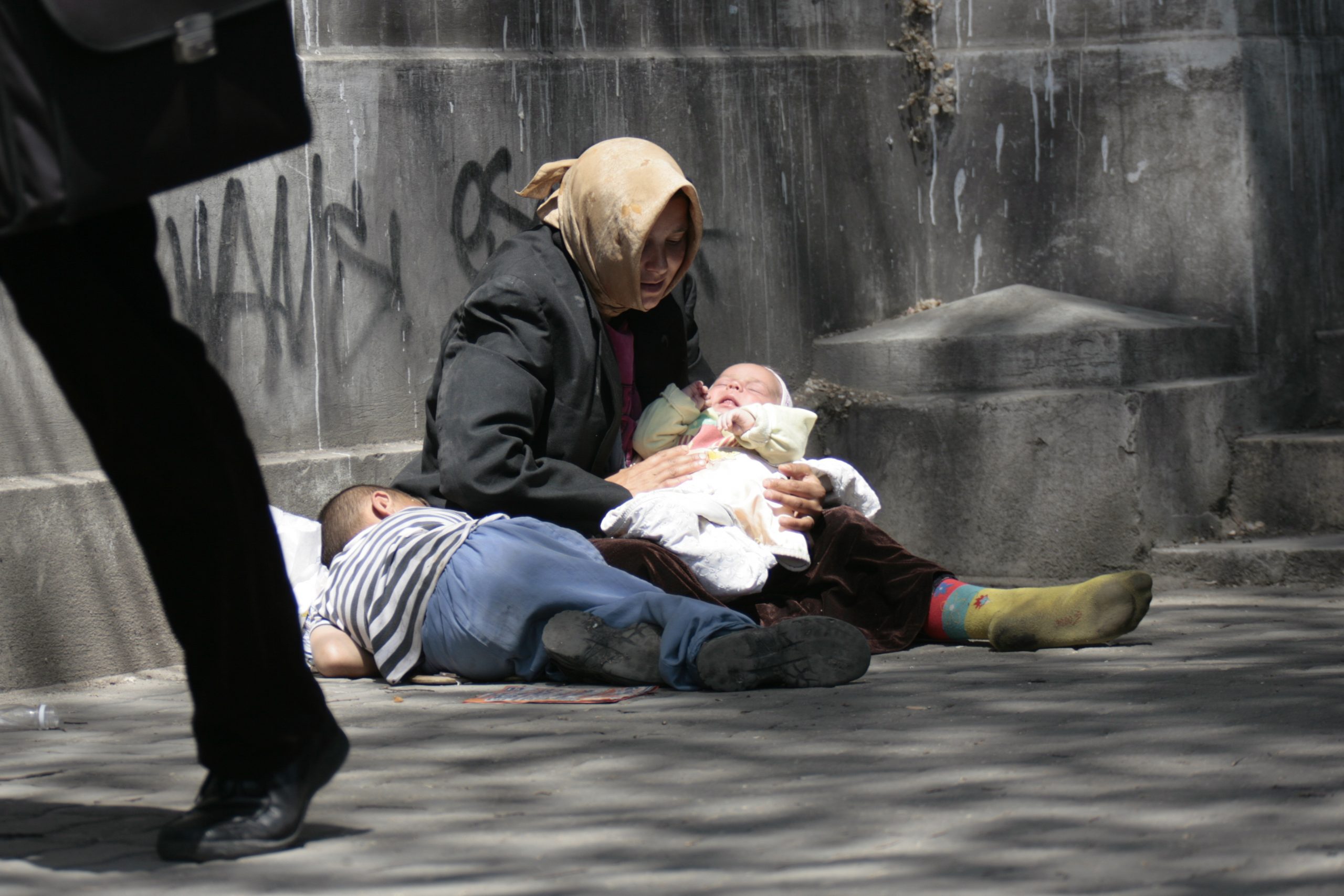 Protest inedit în Braşov. Patronii unor restaurante se vor transforma în cerşetori. Care este motivul