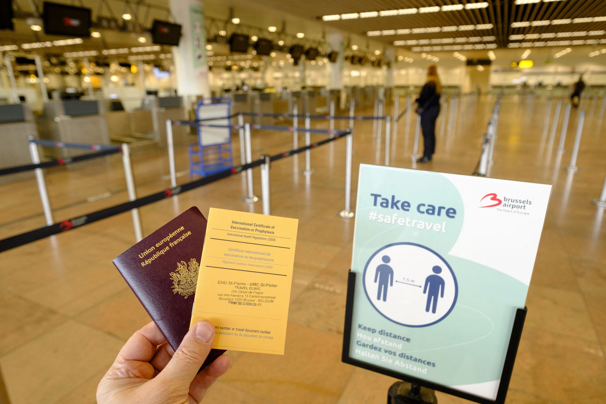 UE vrea să acorde teste PCR gratuite pentru toți turiștii. 20 de state se opun propunerii