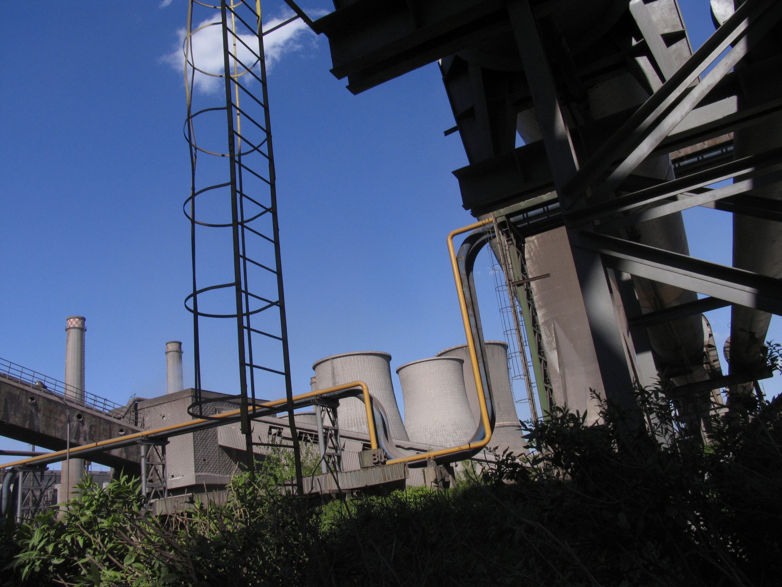 Mai mulți tineri din Galaţi au fost prinși în flagrant în timp ce furau cupru din combinatul siderurgic