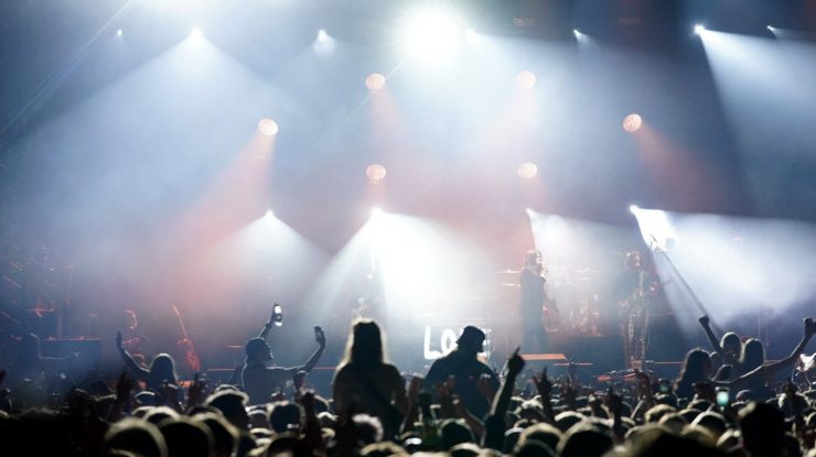 Reduceri de preţ la bilete pentru cei care se vaccinează. Cât te costă să intri la un concert dacă nu ești vaccinat