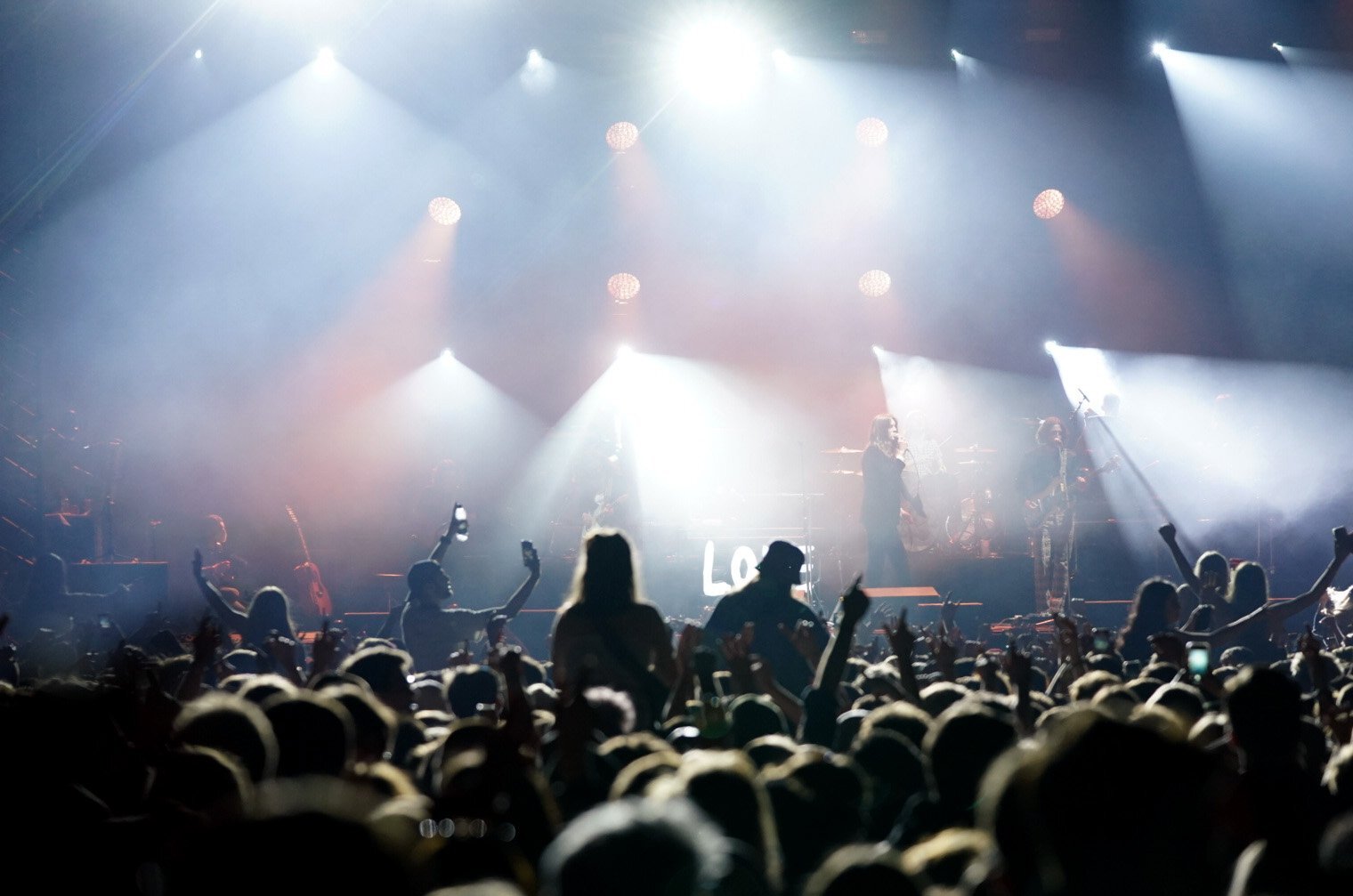 Concert în Marea Britanie cu 5.000 de spectatori. Nu au purtat măști de protecție și nu au respectat distanțarea socială