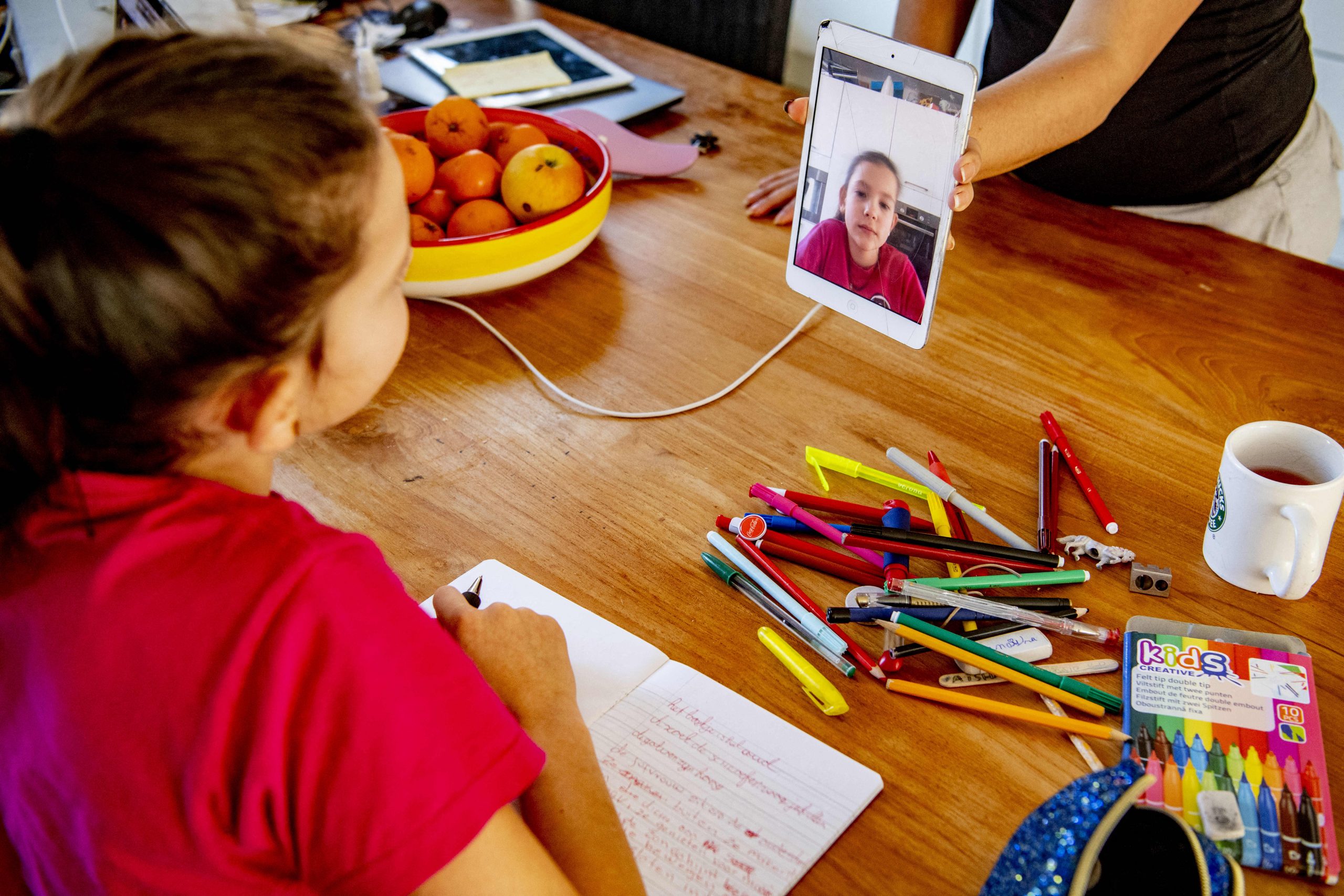 Guvernul și-a amintit că și copiii au suferit în urma infectării cu SARS-CoV-2. Noua materie pe care vrea s-o introducă în școli