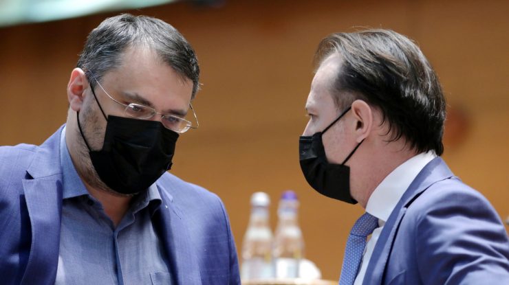 Cristian Ghinea și Florin Cîțu la prezentarea Planului Național de Redresare și Reziliență, în plenul Parlamentului.