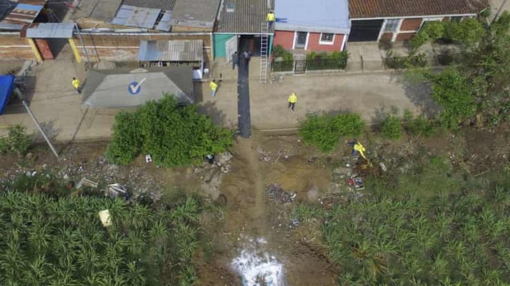 Curtea unui fost detectiv în care sunt îngropate cadavre.